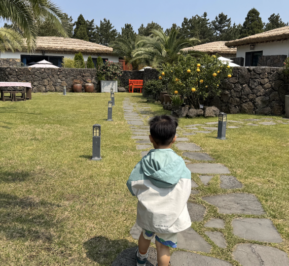 濟州島住宿推薦|Airbnb 裡的超美山中韓屋《Suyadam》 親子友善住宿