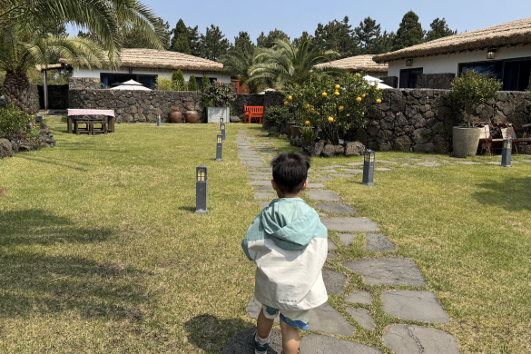 濟州島住宿推薦｜Airbnb 裡的超美山中韓屋《Suyadam》 親子友善住宿
